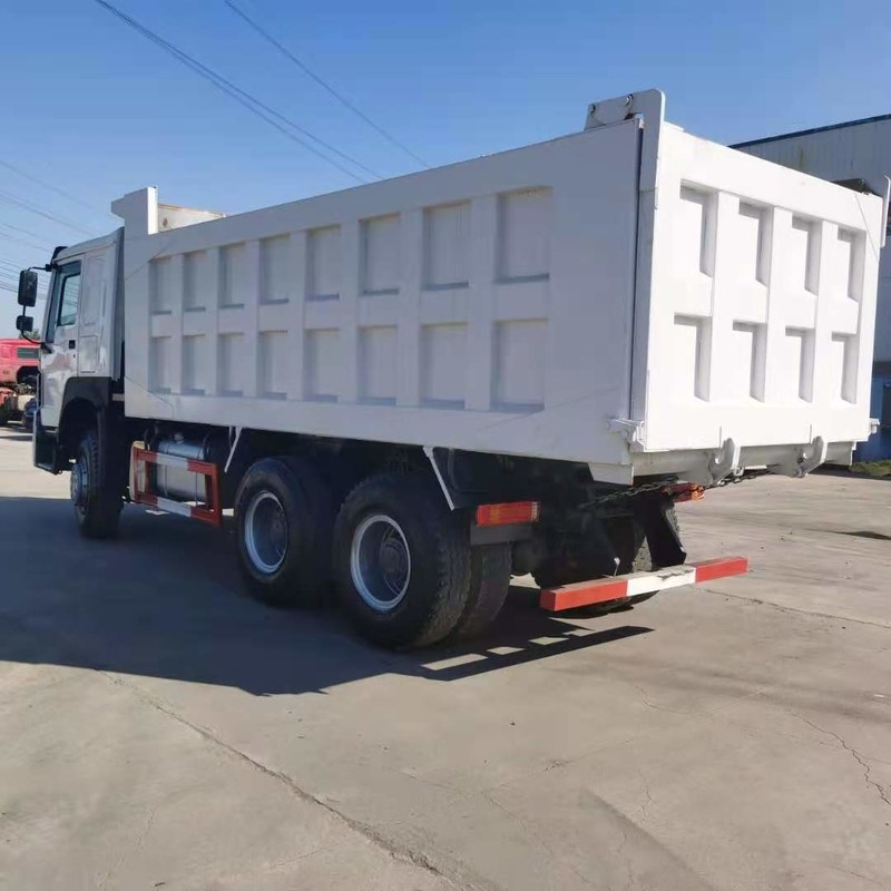 Camion à ordures d'occasion Howo 371 375 6x4 Camion à ordures d'occasion Sinotruk Tipper 8x4 en vente