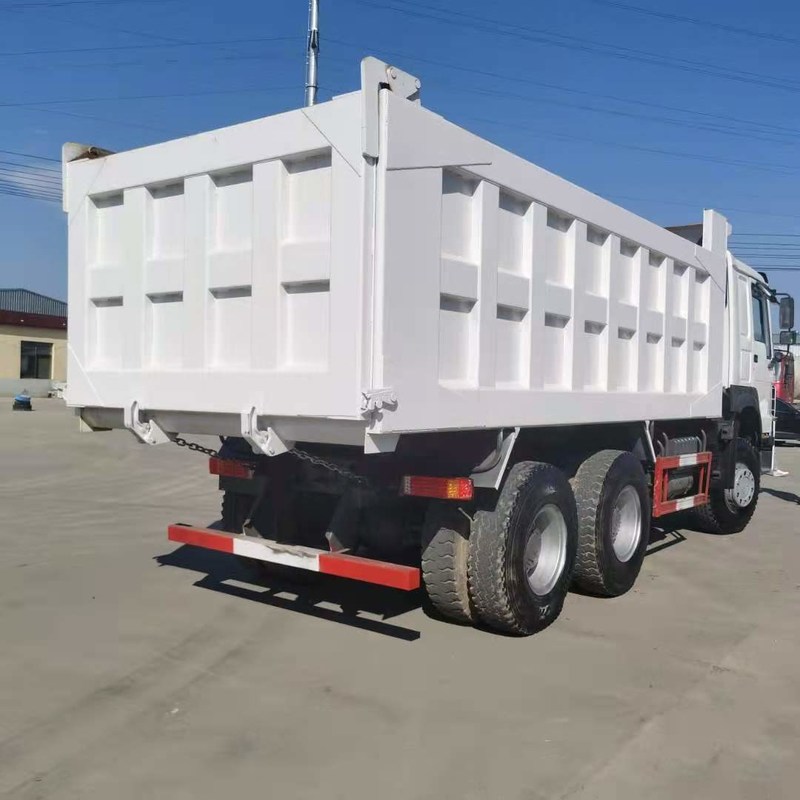 Camion à ordures d'occasion Howo 371 375 6x4 Camion à ordures d'occasion Sinotruk Tipper 8x4 en vente