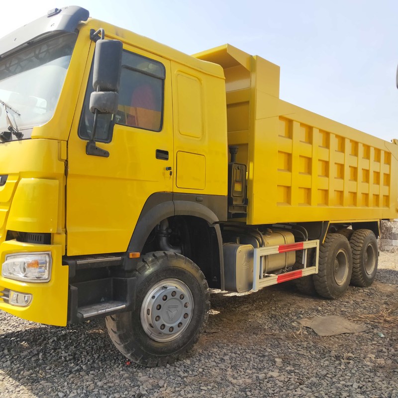 6x4 diesel camion de décharge d'occasion à bascule de seconde main Howo 371hp diesel manuel