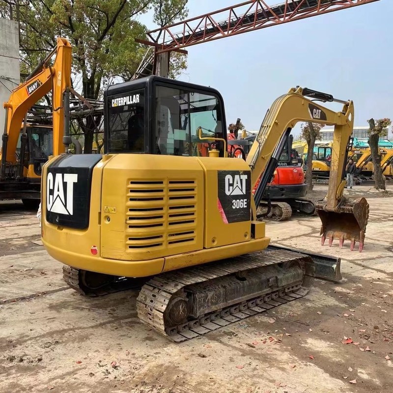 Excavateur d'occasion CAT 306E Mini creuseur de 6 tonnes fabriqué au Japon 41,5 kW avec un seau de 0,22m3