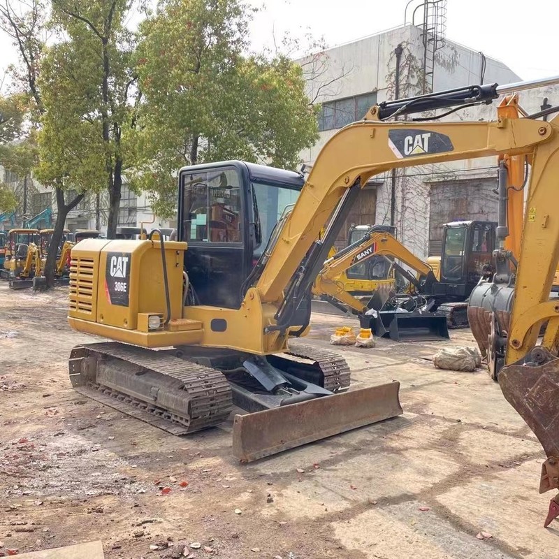 Excavateur d'occasion CAT 306E Mini creuseur de 6 tonnes fabriqué au Japon 41,5 kW avec un seau de 0,22m3
