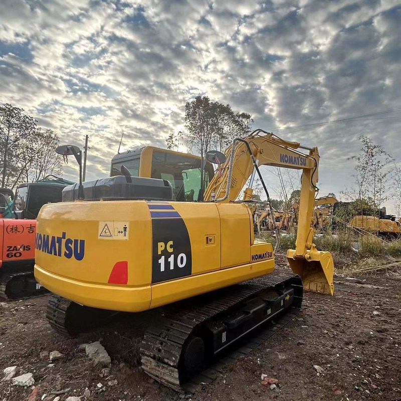 Le excavateur PC110 d'occasion de KOMATSU a utilisé le petit type excavatrice 65kw de chenille de 11ton