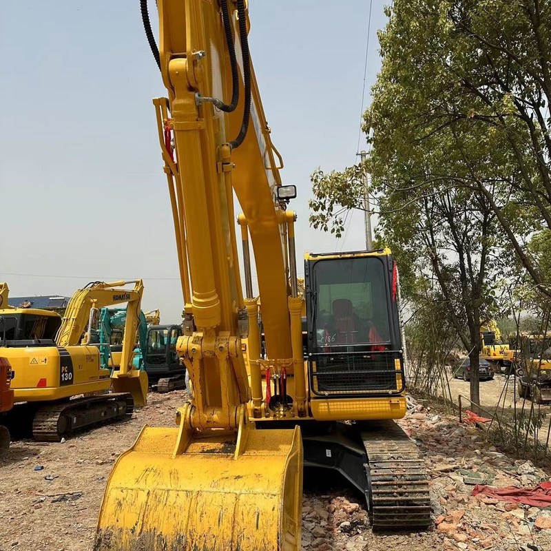 Utilisé Komatsu Digger PC120 de seconde main 12 tonnes Excavateur à rampe de petit type 64kw