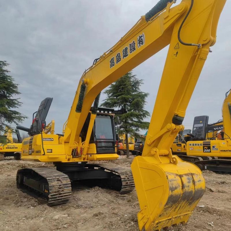 Excavateur Komatsu PC220-8 d'occasion de 22 tonnes