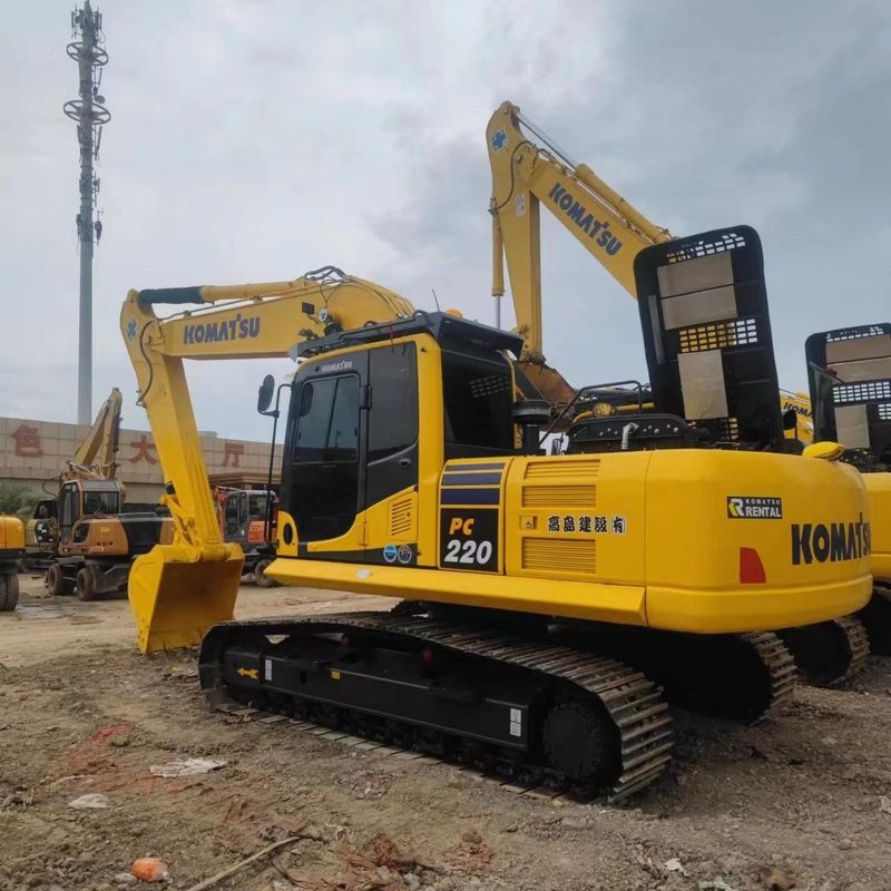 Excavateur Komatsu PC220-8 d'occasion de 22 tonnes