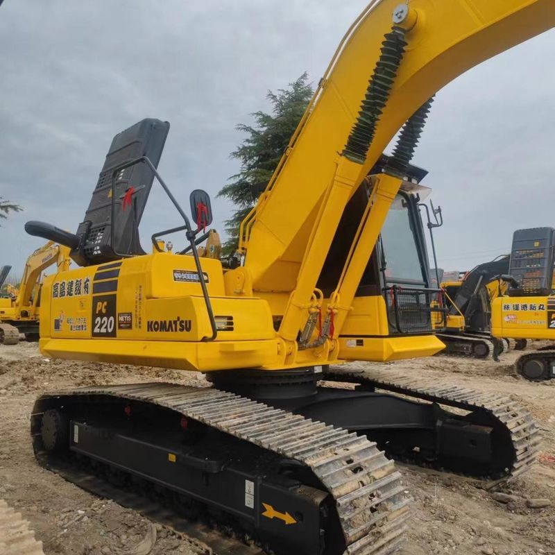 Excavateur Komatsu PC220-8 d'occasion de 22 tonnes