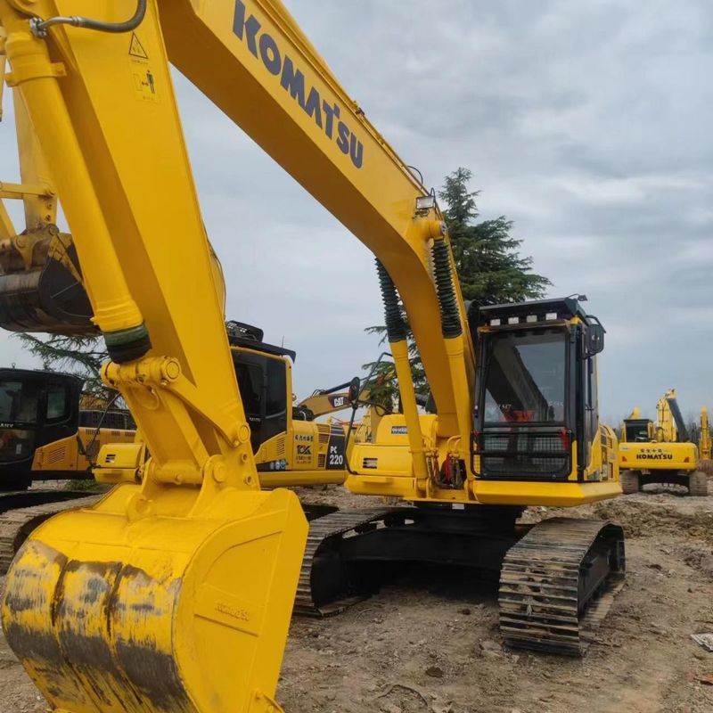 Excavateur Komatsu PC220-8 d'occasion de 22 tonnes