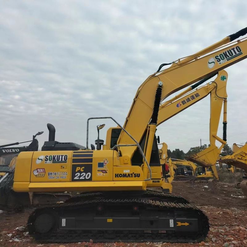 Excavateur à rampe moyenne de type 22 tonnes d'occasion Komatsu Diggerr PC220-8