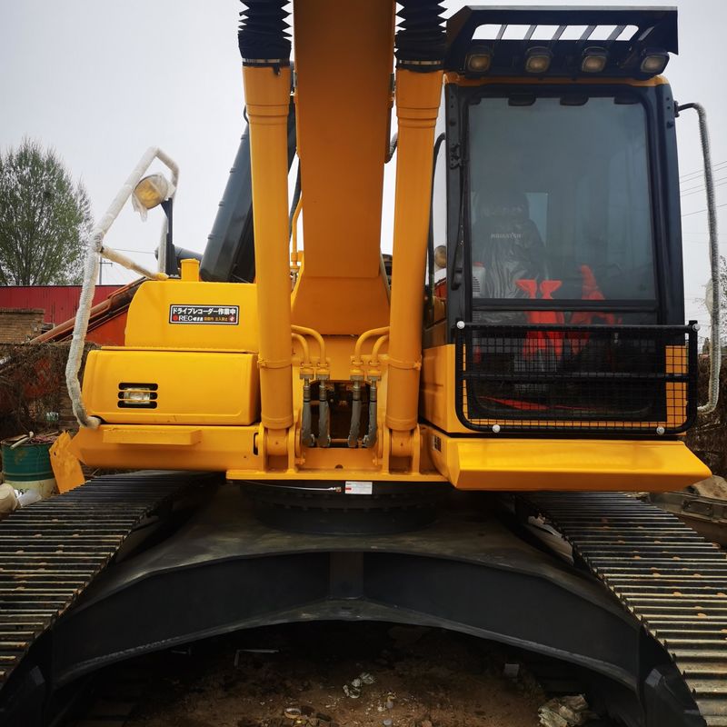 Excavateur Komatsu PC240LC d'occasion de type moyen de 24 tonnes
