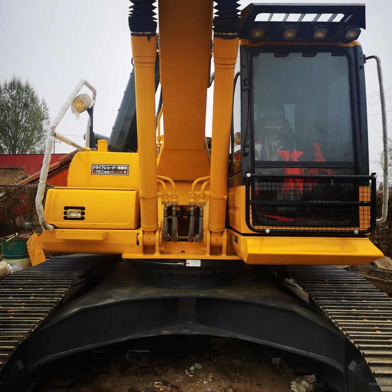 Pelle PC240LC d'occasion de Komatsu, type moyen, 24 tonnes, pelle sur chenilles, 125kw