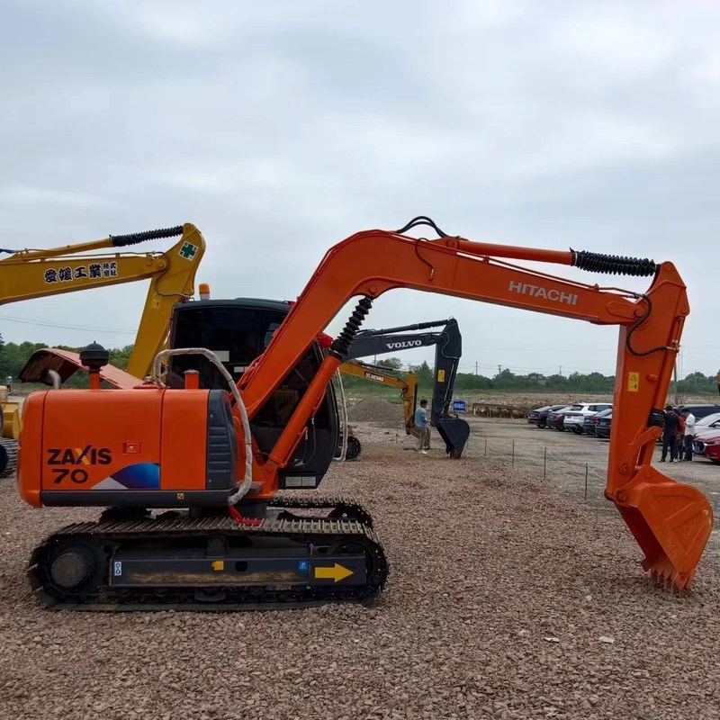 La mini chenille originale utilisée d'occasion 7t de Hitachi ZX70 d'excavatrice a suivi la pelle 39kw