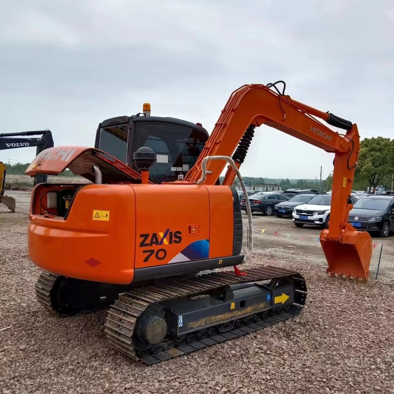 La mini chenille originale utilisée d'occasion 7t de Hitachi ZX70 d'excavatrice a suivi la pelle 39kw