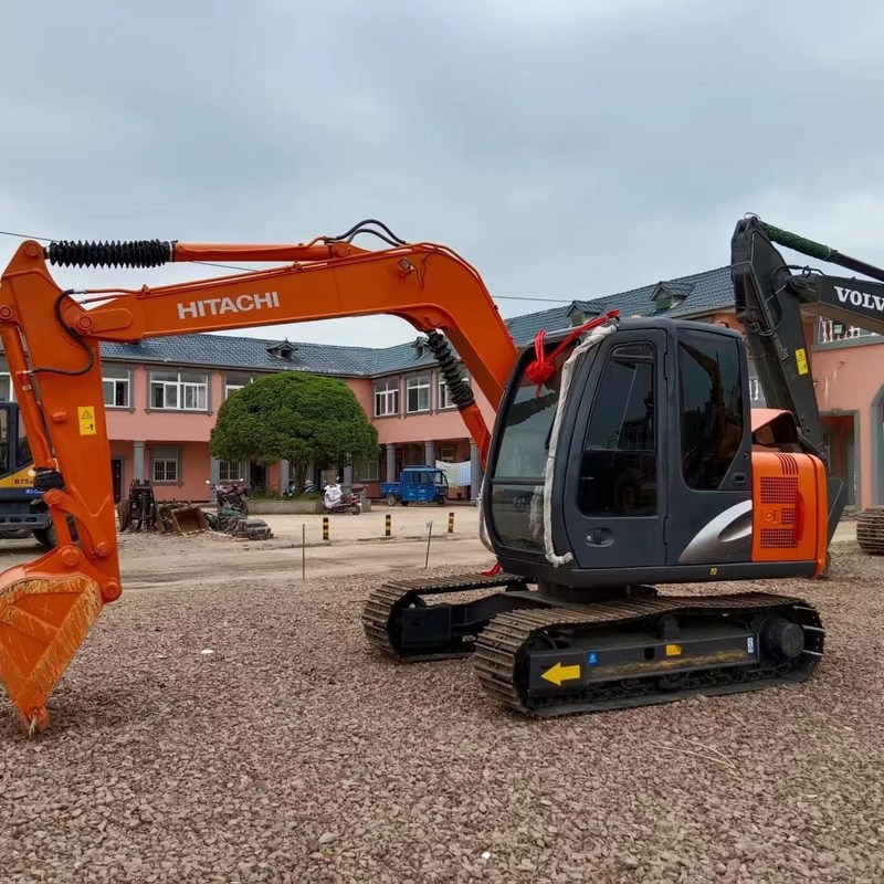 La mini chenille originale utilisée d'occasion 7t de Hitachi ZX70 d'excavatrice a suivi la pelle 39kw