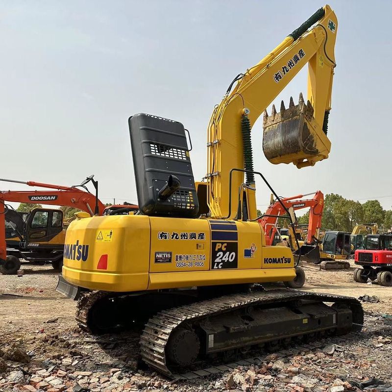 Excavateur Komatsu PC240LC d'occasion de type moyen de 24 tonnes