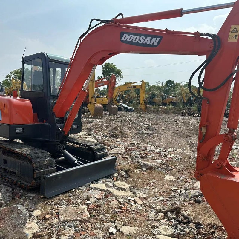 Utilisé Doosan Digger DH55 d'occasion 5,5 tonnes petit type Mini Excavateur à rampe 0,175m3 seau