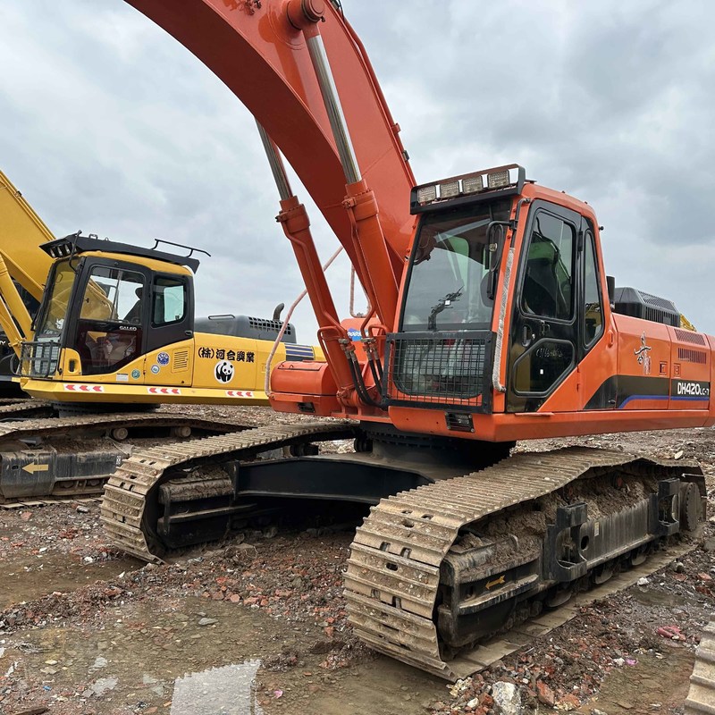 Excavatrice chenillée d'occasion 42 tonnes de type Doosan Digger DH420LC-7 d'occasion, grande 210kw