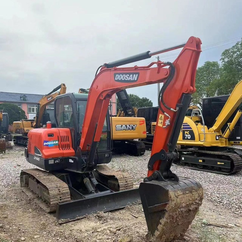 Excavateur mini-crawler de type petit de 6 tonnes d'occasion de 39,7 kW