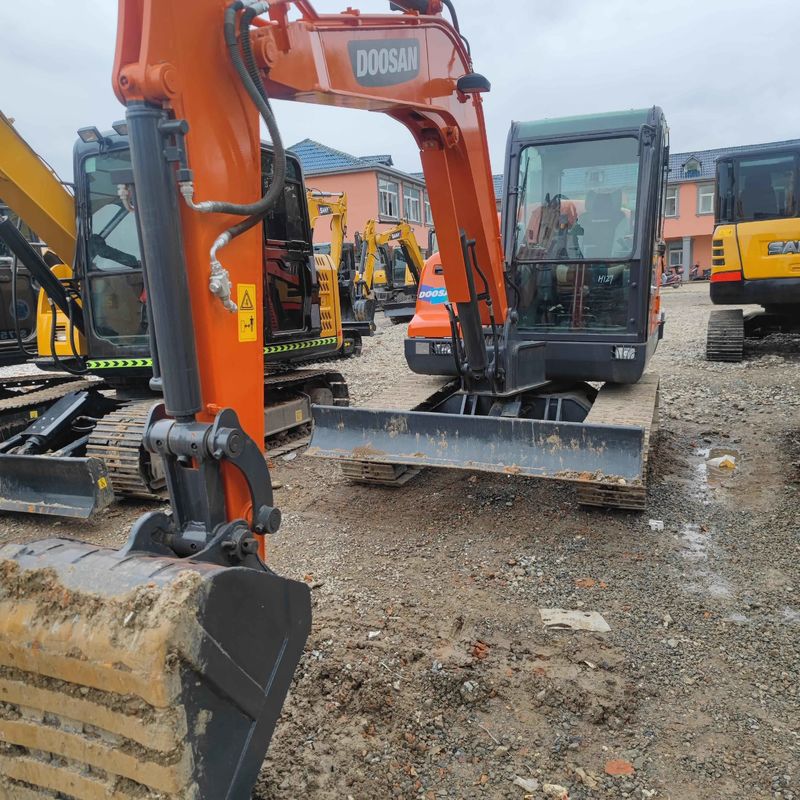 Excavateur mini-crawler de 6 tonnes d'occasion