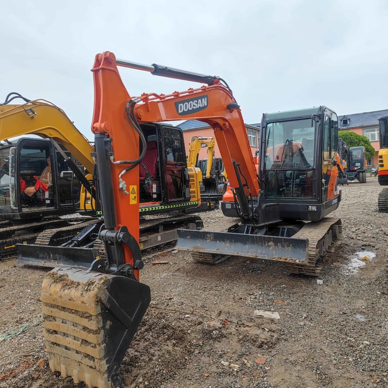 Excavateur mini-crawler de type petit de 6 tonnes d'occasion de 39,7 kW