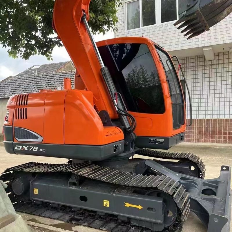 Excavateur mini-crawler de petite taille de 7,5 tonnes d'occasion