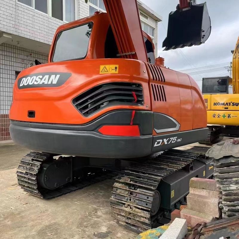 Excavateur mini-crawler de petite taille de 7,5 tonnes d'occasion