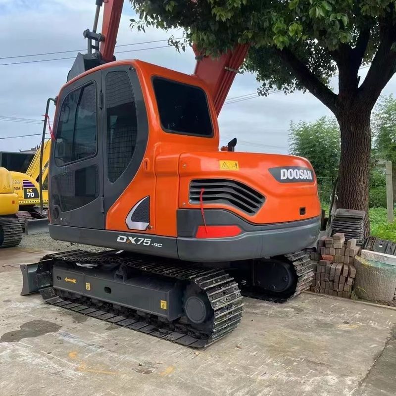 Excavateur mini-crawler de petite taille de 7,5 tonnes d'occasion