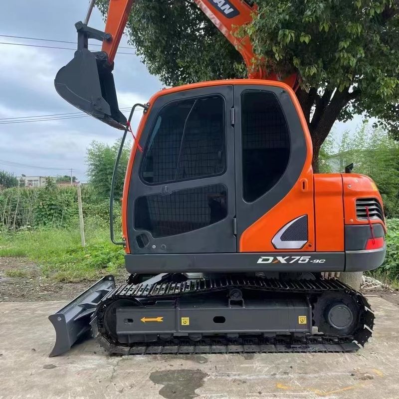 Excavateur mini-crawler de petite taille de 7,5 tonnes d'occasion