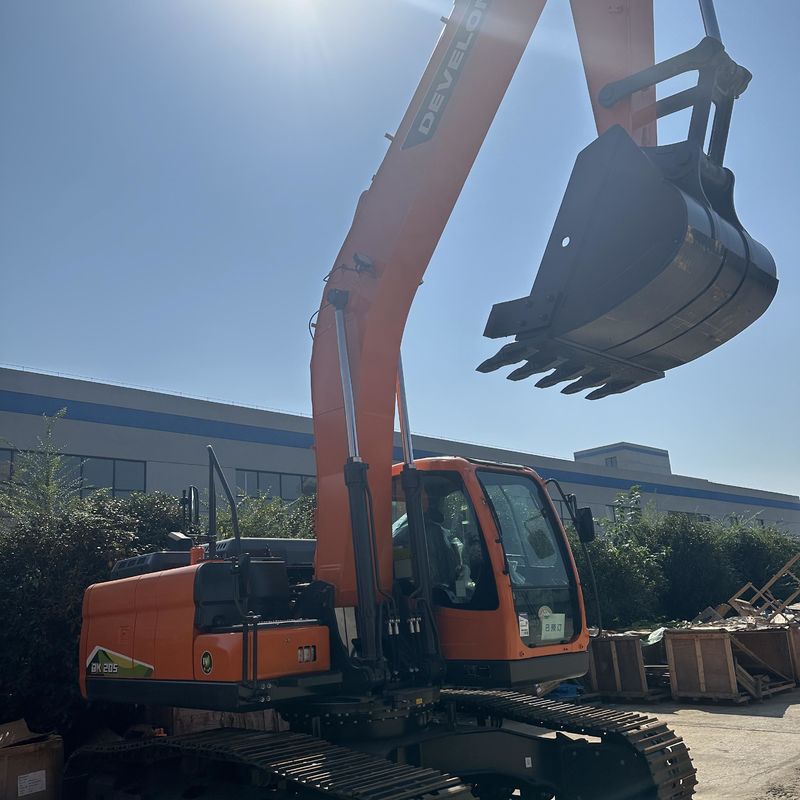 Excavateur Doosan Digger DX205 d'occasion de type moyen de 21 tonnes