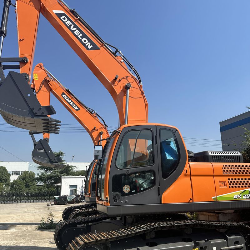 Excavateur Doosan Digger DX205 d'occasion de type moyen de 21 tonnes