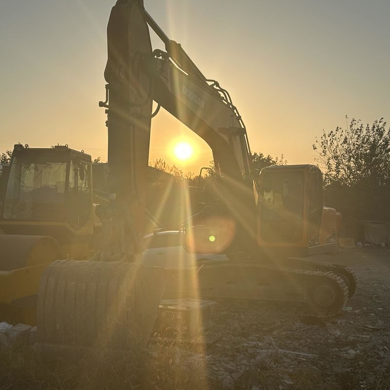 Excavateur Doosan Digger DX220 d'occasion de 22 tonnes