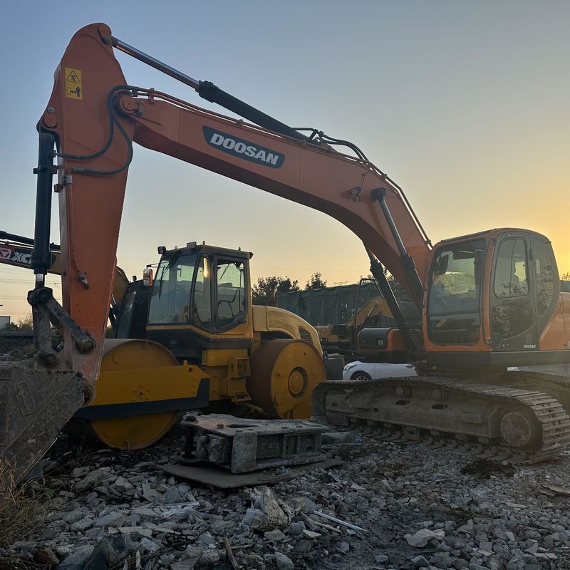 Excavateur Doosan Digger DX220 d'occasion de 22 tonnes