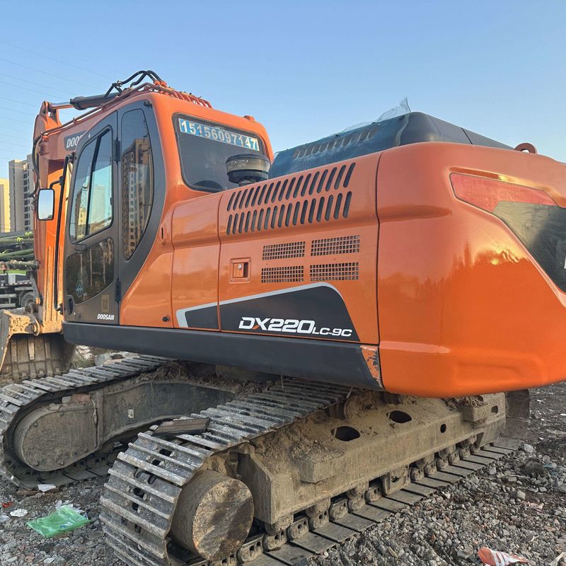 Excavateur Doosan Digger DX220 d'occasion de 22 tonnes
