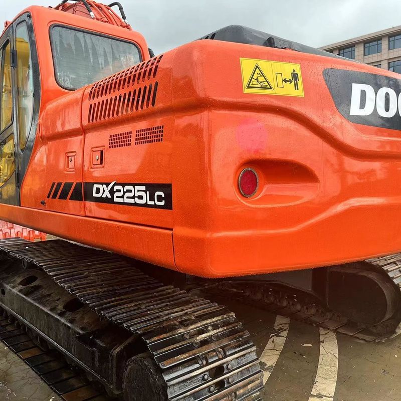Excavateur Doosan Digger DX225LC d'occasion de 22,5 tonnes