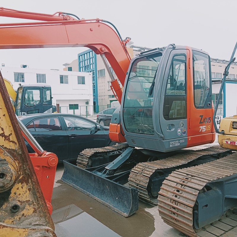 Excavateur d'occasion Original Hitachi ZX75 Hydraulique d'occasion 7 tonnes Crawler Digger 44,4kw