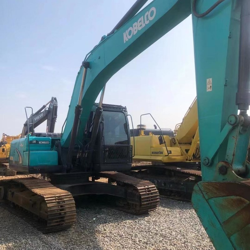 Excavateur Kobelco SK260 d'occasion de 26 tonnes de type moyen 137kw