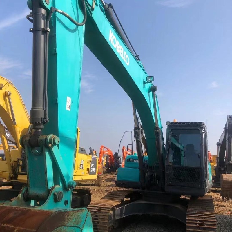 Excavateur Kobelco SK260 d'occasion de 26 tonnes de type moyen 137kw