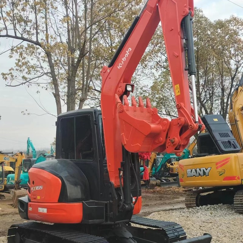 Mini pelle sur chenilles d'occasion Kubota Digger KX165 d'occasion de 6,5 tonnes avec godet de 0,24 m3