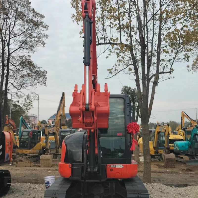 Mini pelle sur chenilles d'occasion Kubota Digger KX165 d'occasion de 6,5 tonnes avec godet de 0,24 m3