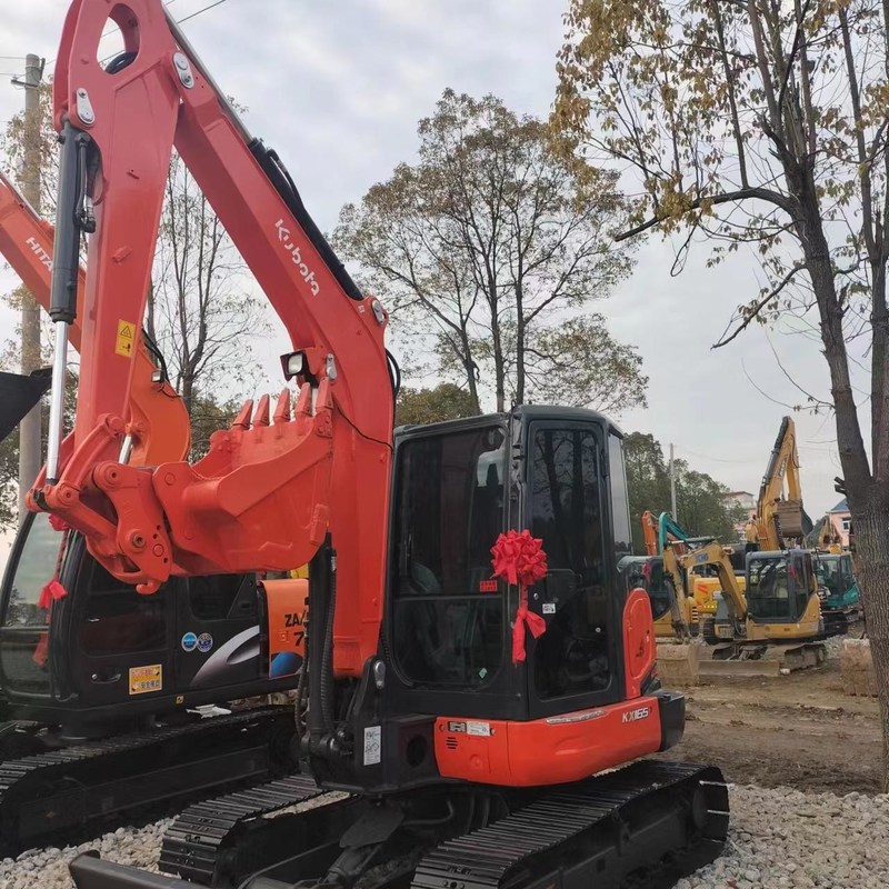 Mini pelle sur chenilles d'occasion Kubota Digger KX165 d'occasion de 6,5 tonnes avec godet de 0,24 m3