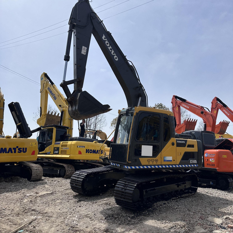 Excavateur d'occasion VOL EC140D d'occasion hydraulique de 14 tonnes