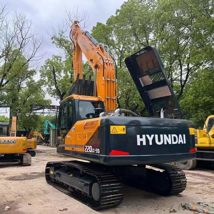 Hyundai Digger R220-9S d'occasion Excavatrice à rampe de type moyen de 22 tonnes