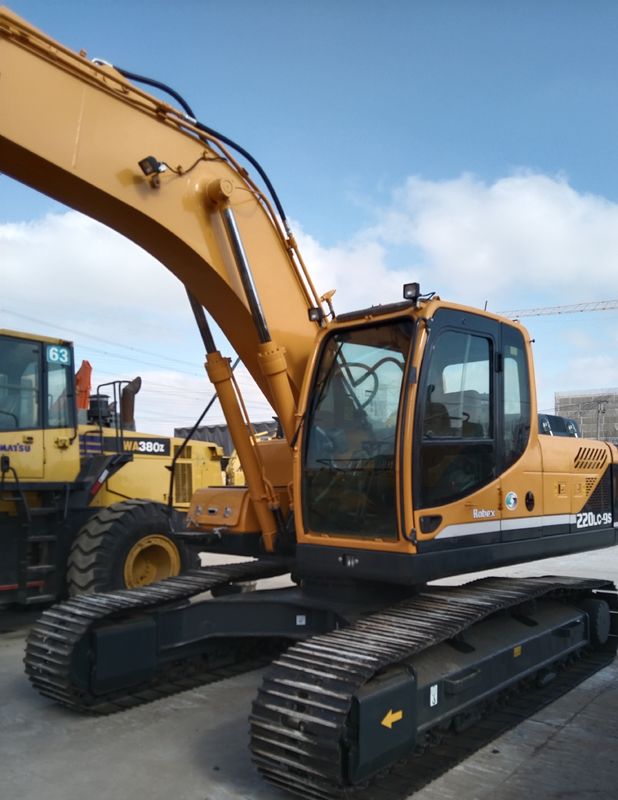 Hyundai Digger R220-9S d'occasion Excavatrice à rampe de type moyen de 22 tonnes