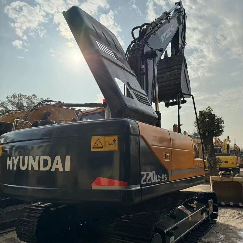 Excavateur Hyundai R220-9S d'occasion de 22 tonnes
