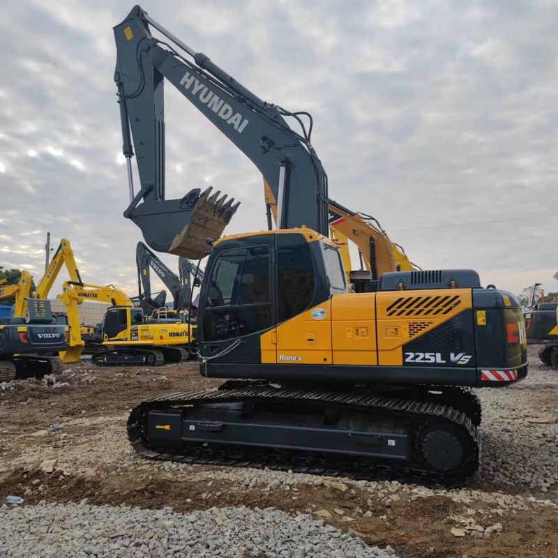 Hyundai Digger R225VS d'occasion 22,5 tonnes