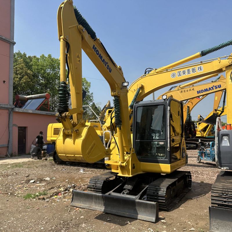 Excavateur Komatsu PC56-7 d'occasion de petite taille
