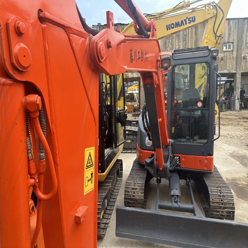 5 tonnes d'excavatrice utilisée récupérée Mini Hitachi ZX50U 29,8 kW avec un seau de 0,17m3