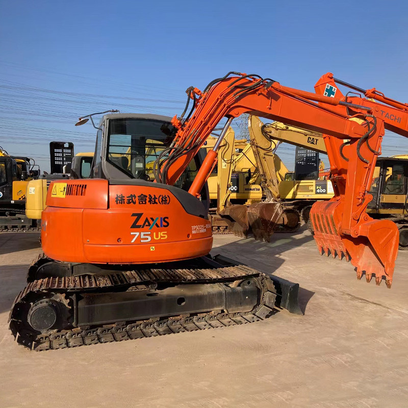 Hitachi ZX75US Excavateur d'occasion Hydraulique 7 Tonnes Moyenne taille 40.3kw avec 0.33m3 seau