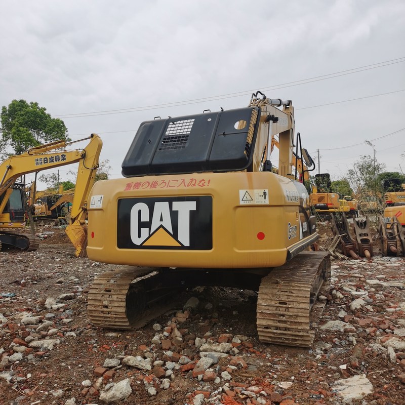 Excavateur ancien CAT 323DL 2ème main Excavators 23 Tonnes 110kw avec un seau de 1,2m3