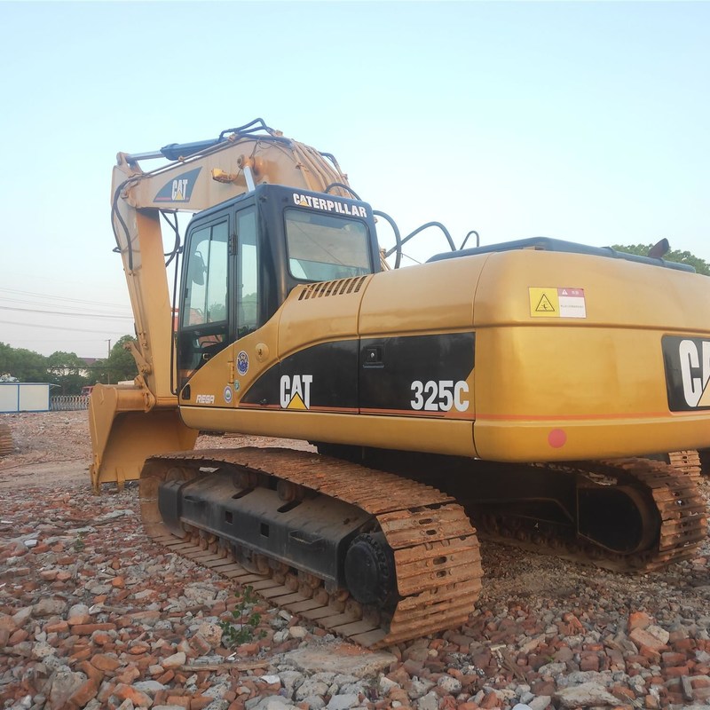 Excavatrice CAT 325C d'occasion, pelle à usage moyen de 25 tonnes avec godet de 1,5 m3