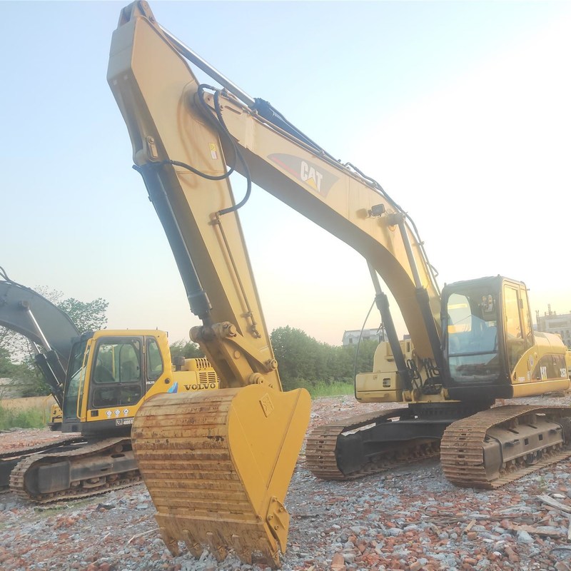 Excavatrice CAT 325C d'occasion, pelle à usage moyen de 25 tonnes avec godet de 1,5 m3